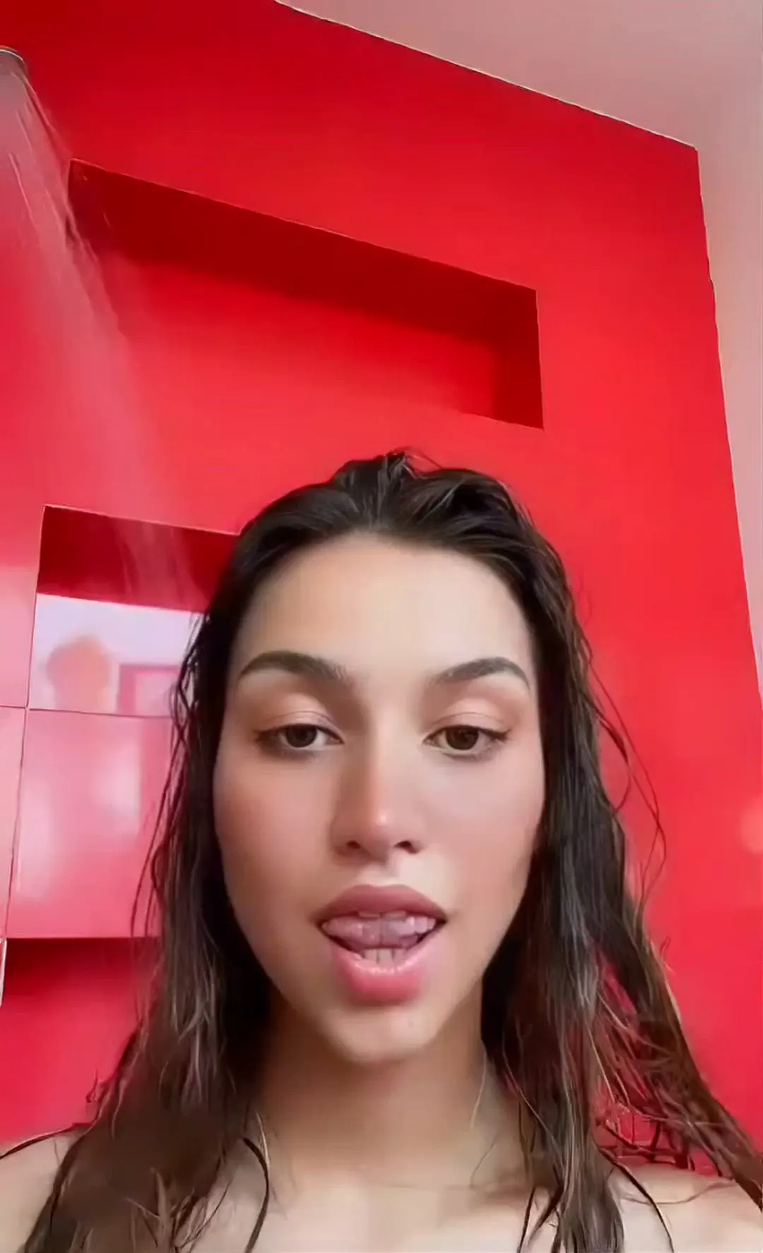 Latina bombázó gömbölyű popsival
